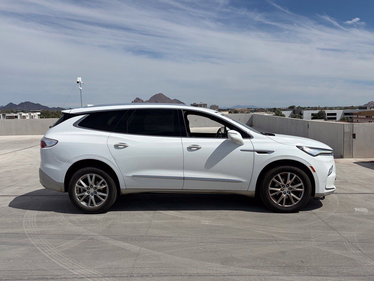 Used 2022 Buick Enclave Premium FWD image 3