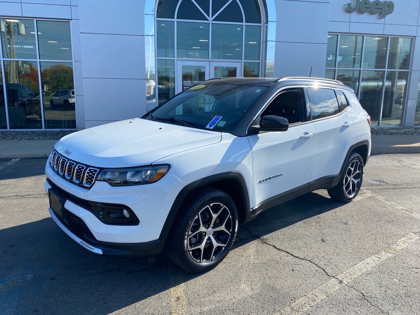 Used 2024 Jeep Compass Limited w/ Sun and Sound Group AWD/4WD image 1