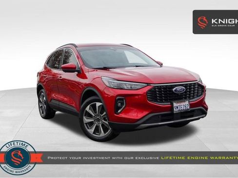 Used 2023 Ford Escape Platinum image 1