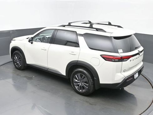 Used 2023 Nissan Pathfinder SV image 40