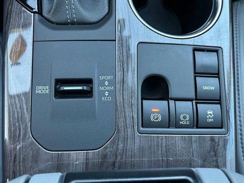 Used 2023 Toyota Highlander Limited image 29