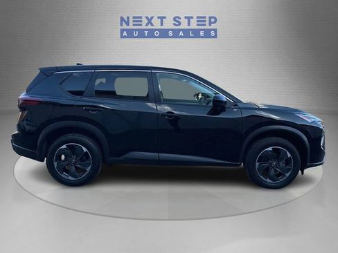Used 2024 Nissan Rogue SV AWD/4WD image 9