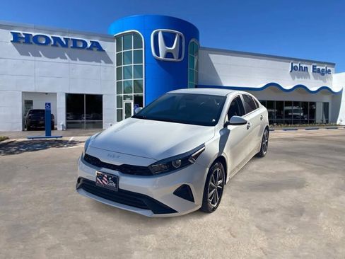 Used 2023 Kia Forte LXS image 1