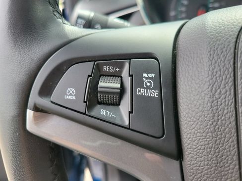 Used 2020 Chevrolet Trax LT w/ LT Convenience Package AWD/4WD image 22