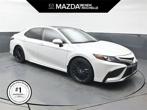 Used 2022 Toyota Camry XSE image 1