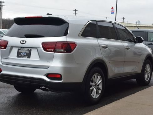 Used 2019 Kia Sorento LX image 8