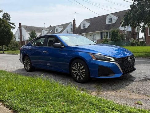 Used 2025 Nissan Altima 2.5 SV FWD image 4