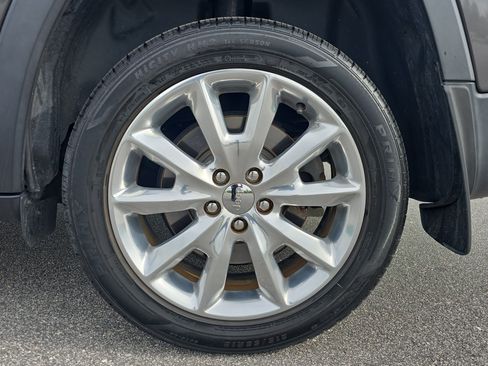 Used 2017 Jeep Cherokee Limited FWD image 30