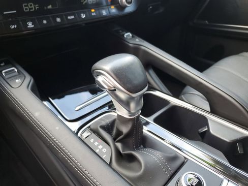 Used 2024 Kia Telluride EX w/ EX Captain's Chair Package FWD image 30