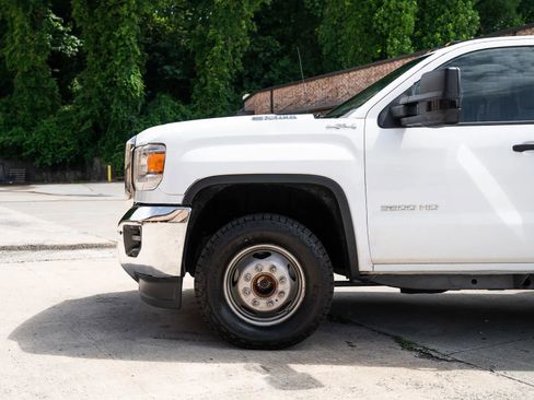 Used 2019 GMC Sierra 3500 4x4 Crew Cab w/ Sierra Convenience Package image 3