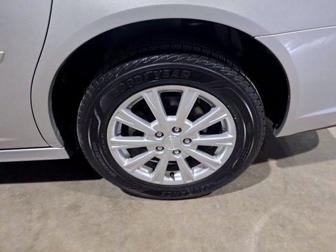 Used 2011 Buick Lucerne CX FWD image 23