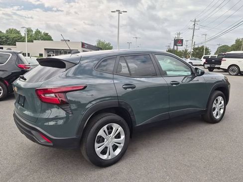 Used 2025 Chevrolet Trax LS FWD image 3