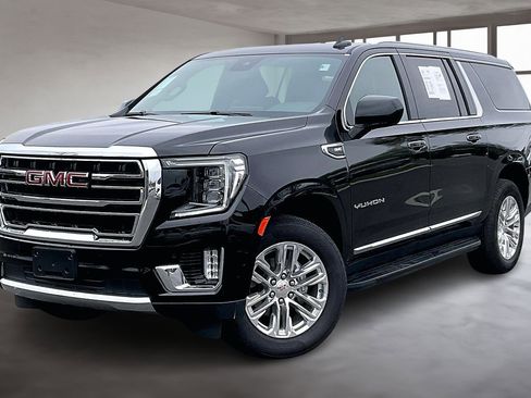 Used 2024 GMC Yukon XL SLT image 3