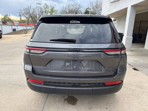 Used 2024 Jeep Grand Cherokee Altitude RWD image 4