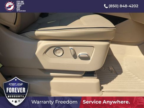 Used 2021 Cadillac Escalade Premium Luxury RWD image 41