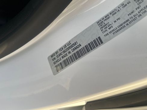 Used 2025 Chrysler Pacifica Select image 32