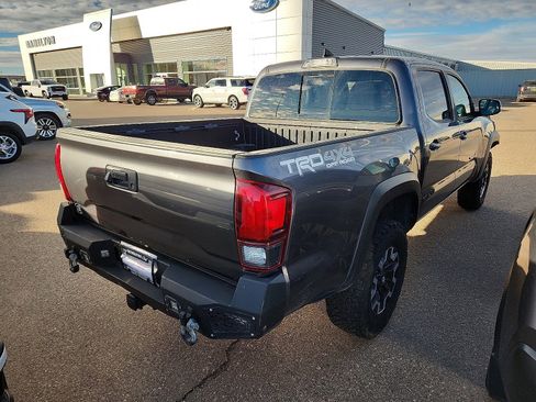 Used 2019 Toyota Tacoma TRD Off-Road image 8