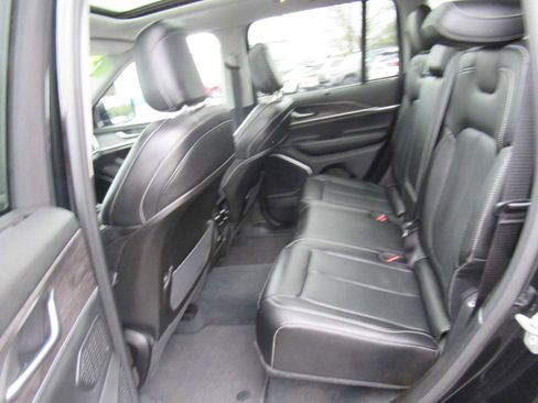 Used 2023 Jeep Grand Cherokee 4WD 4xe w/ Luxury Tech Group II image 17