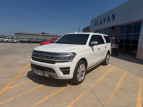 Used 2024 Ford Expedition Max Platinum AWD/4WD image 3
