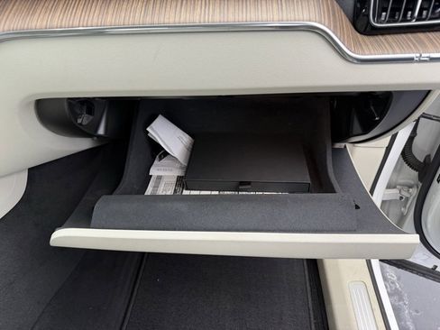 Used 2022 Volvo XC60 B5 Momentum image 44