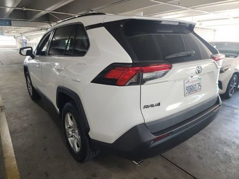 Used 2021 Toyota RAV4 XLE w/ Convenience Package AWD/4WD image 4