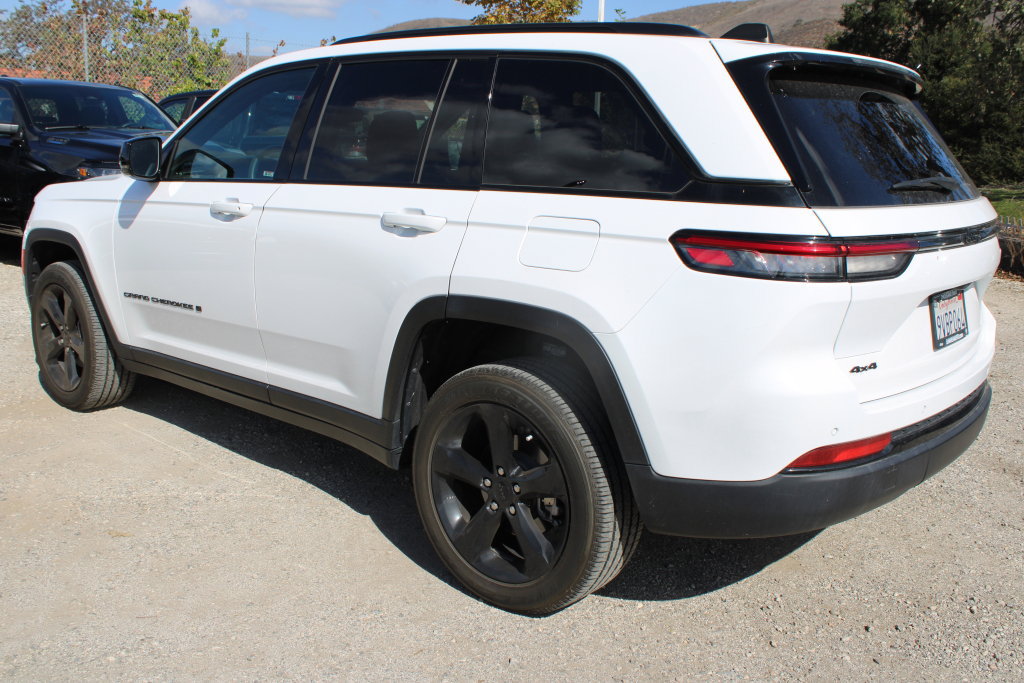 Used 2024 Jeep Grand Cherokee Altitude AWD/4WD image 6