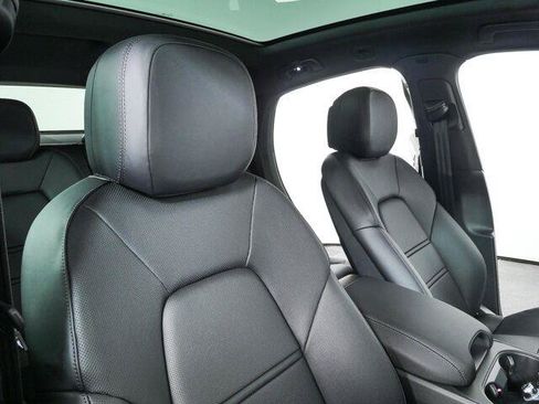 New 2026 Porsche Cayenne Coupe AWD/4WD image 25