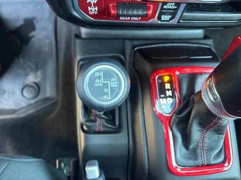 Used 2021 Jeep Wrangler Unlimited Rubicon AWD/4WD image 36