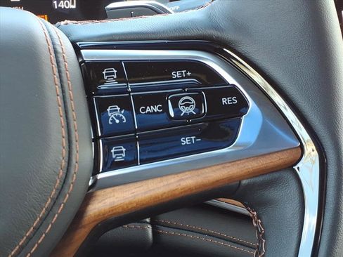 New 2025 Jeep Grand Cherokee Summit image 12