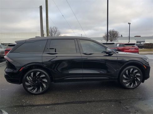 Certified 2024 Lincoln Nautilus Reserve w/ Jet Appearance Package (87T) image 8