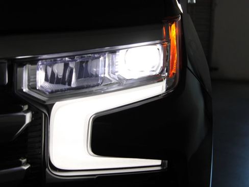 Used 2023 Chevrolet Silverado 1500 High Country w/ Technology Package AWD/4WD image 58