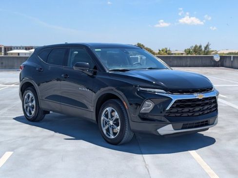 Used 2023 Chevrolet Blazer LT FWD image 3