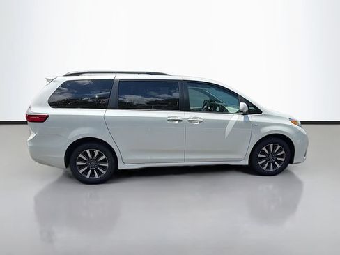 Used 2018 Toyota Sienna XLE Premium AWD/4WD image 8
