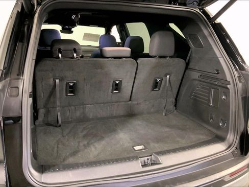 Used 2026 Chevrolet Traverse LT w/ Driver Confidence Package FWD image 4