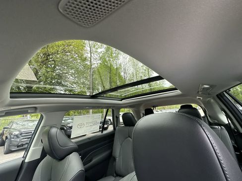 New 2026 Toyota Grand Highlander AWD image 40