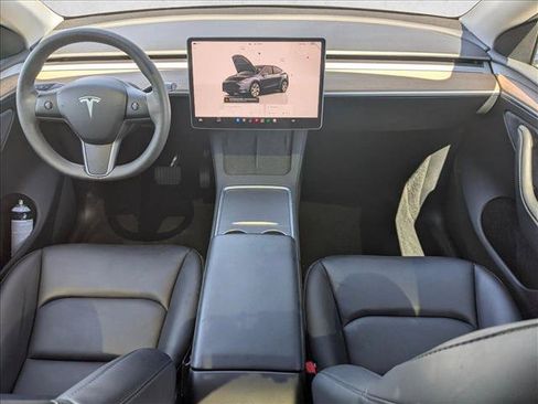 Used 2024 Tesla Model Y Long Range AWD/4WD image 17