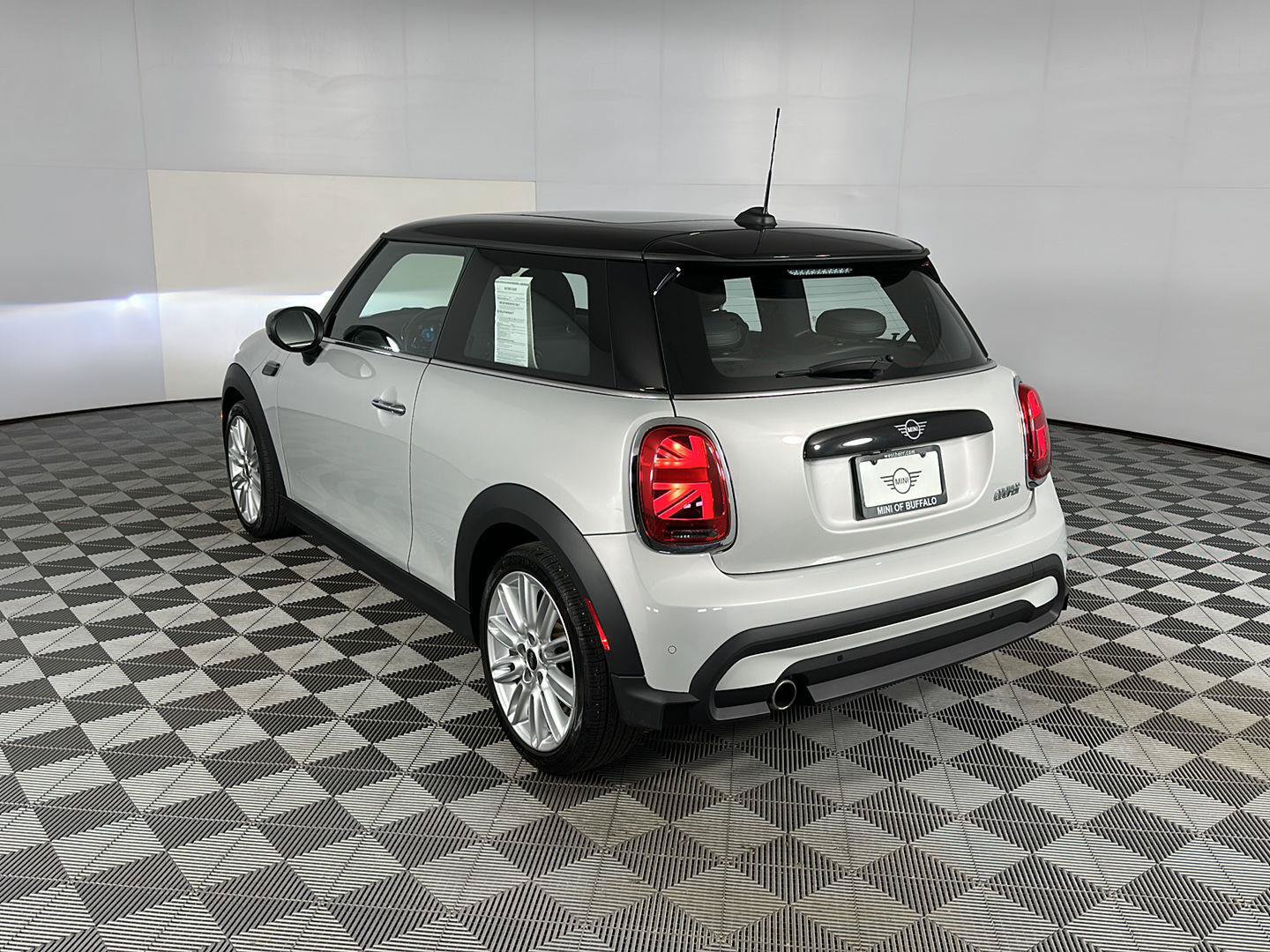 Used 2022 MINI Cooper 2-Door Hardtop FWD image 27