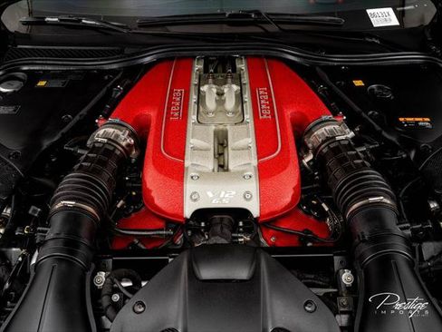 Used 2019 Ferrari 812 Superfast RWD image 5
