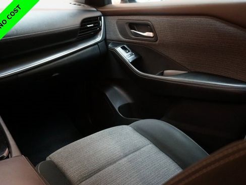 Used 2022 Nissan Rogue SV image 35