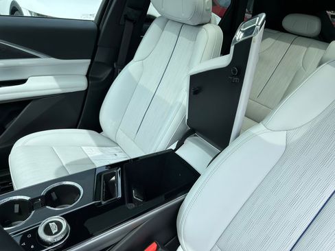 Used 2024 Cadillac Lyriq Luxury w/ LPO, Floor Liner Package image 24