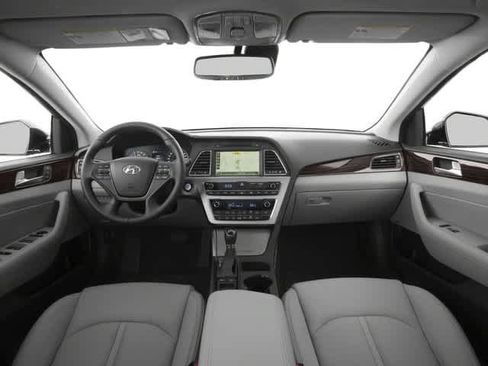 Used 2016 Hyundai Sonata Limited w/ Option Group 02 FWD image 9