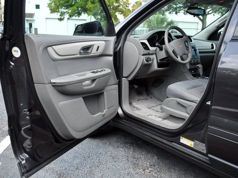 Used 2014 Chevrolet Traverse LS FWD image 17