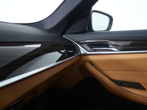 Used 2019 BMW 530i image 26