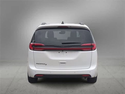 New 2026 Chrysler Pacifica Select image 7