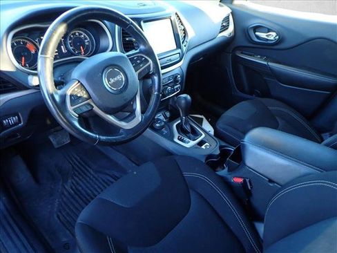 Used 2016 Jeep Cherokee Latitude w/ Cold Weather Group image 9
