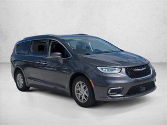 Used 2021 Chrysler Pacifica Touring-L video 3