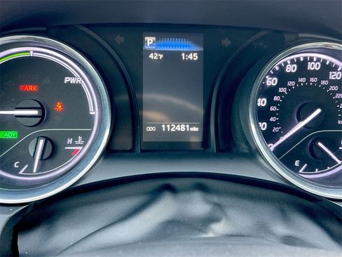 Used 2020 Toyota Camry LE image 12