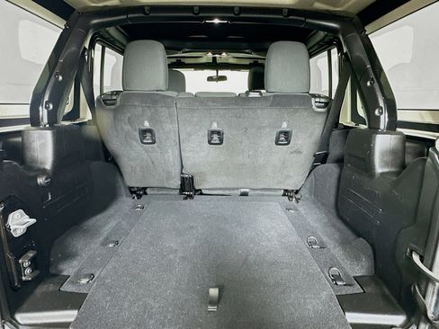 Used 2019 Jeep Wrangler Unlimited Sport S image 27