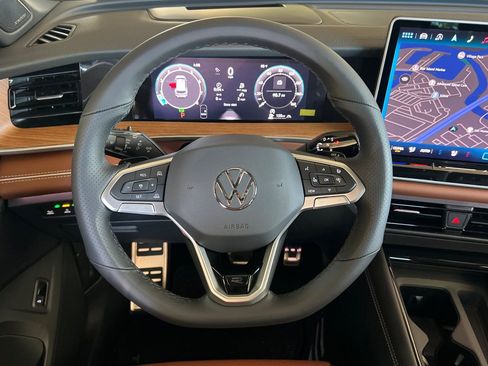 New 2026 Volkswagen Tiguan SEL R-Line AWD/4WD image 14