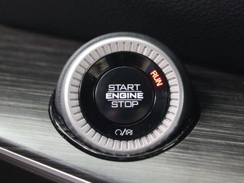 Used 2024 Jeep Wagoneer L Series II image 12